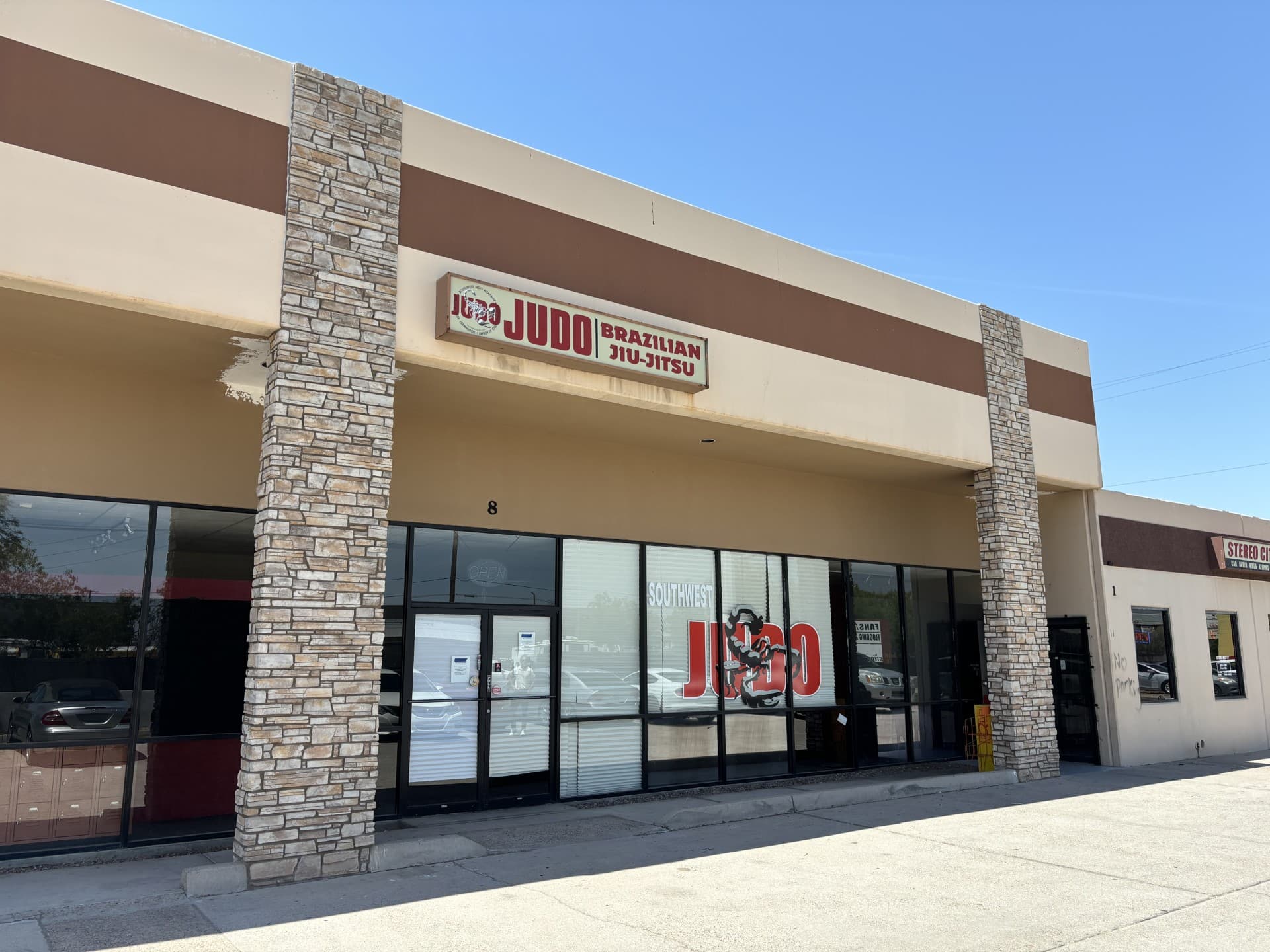 145 W Broadway Rd (Condo)