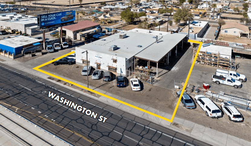 2824 E Washington St